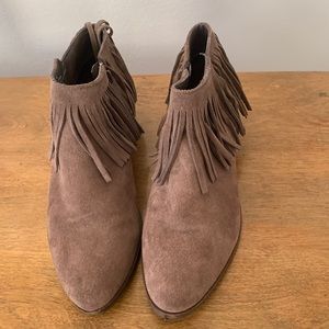 STEVE MADDEN PATZEE SIZE 7 Leather Fringe Booties